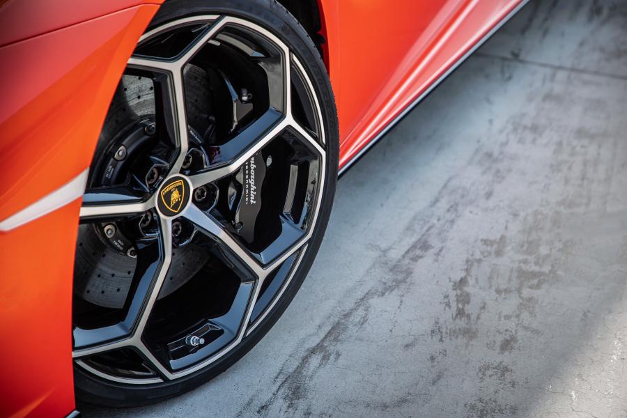 Колеса Lamborghini Huracan EVO (LB724) 2019 года  (фото 37 из 87)